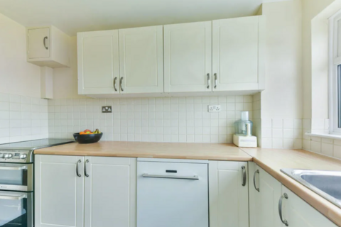 1 bedroom maisonette to rent, St. Peters Close, Ilford IG2