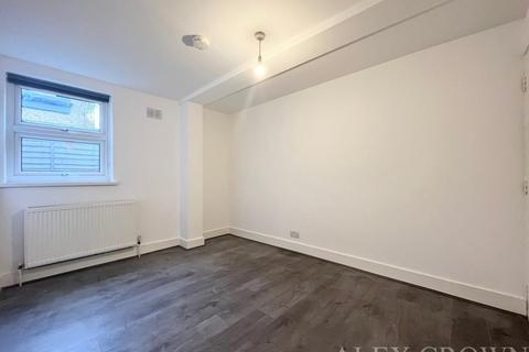 3 bedroom flat to rent, West Green Road, Harringay