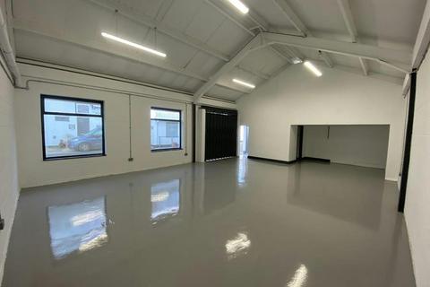 Industrial unit to rent - 9 Brook Lane Business Centre, Brook Lane North, Brentford, TW8 0PP