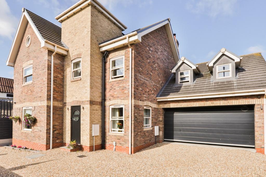 Hull Road, Skirlaugh, Hull, HU11 5ET 5 bed detached house for sale £