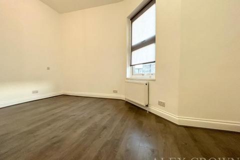 Studio to rent, West Green Road, Harringay