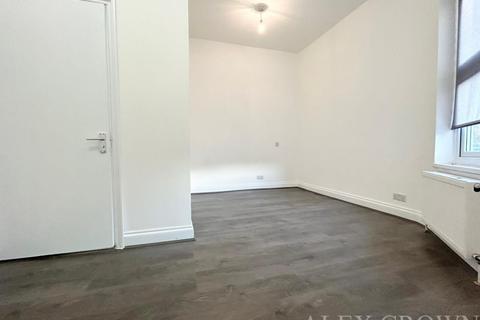 Studio to rent, West Green Road, Harringay