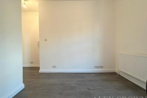 Studio to rent, West Green Road, Harringay