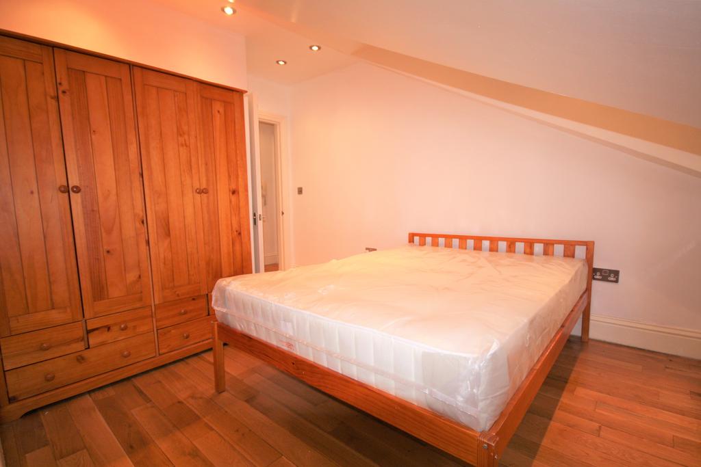 Brailsford Road, Brixton, London SW2 2 bed flat £1,850 pcm (£427 pw)