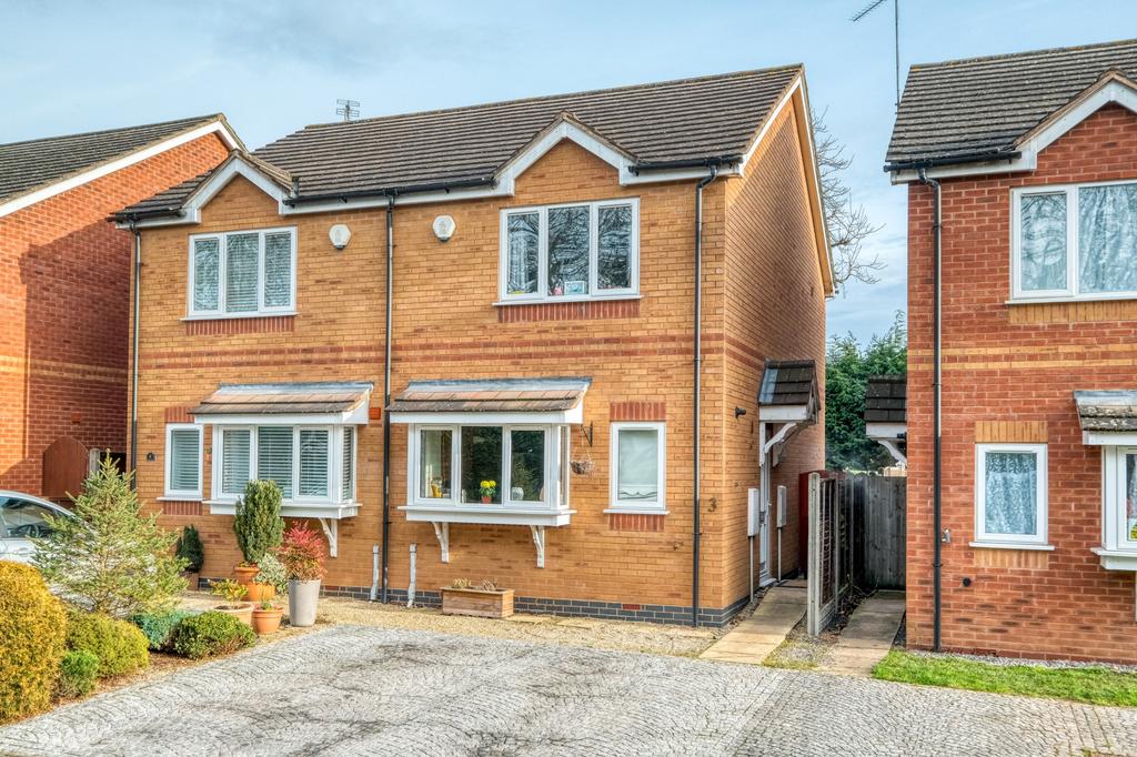 Beckett Close, Riverside Redditch B98... 2 bed semidetached house £