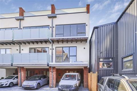 3 bedroom end of terrace house to rent, Ronian Villas, Elm Grove, Wimbledon, London, SW19