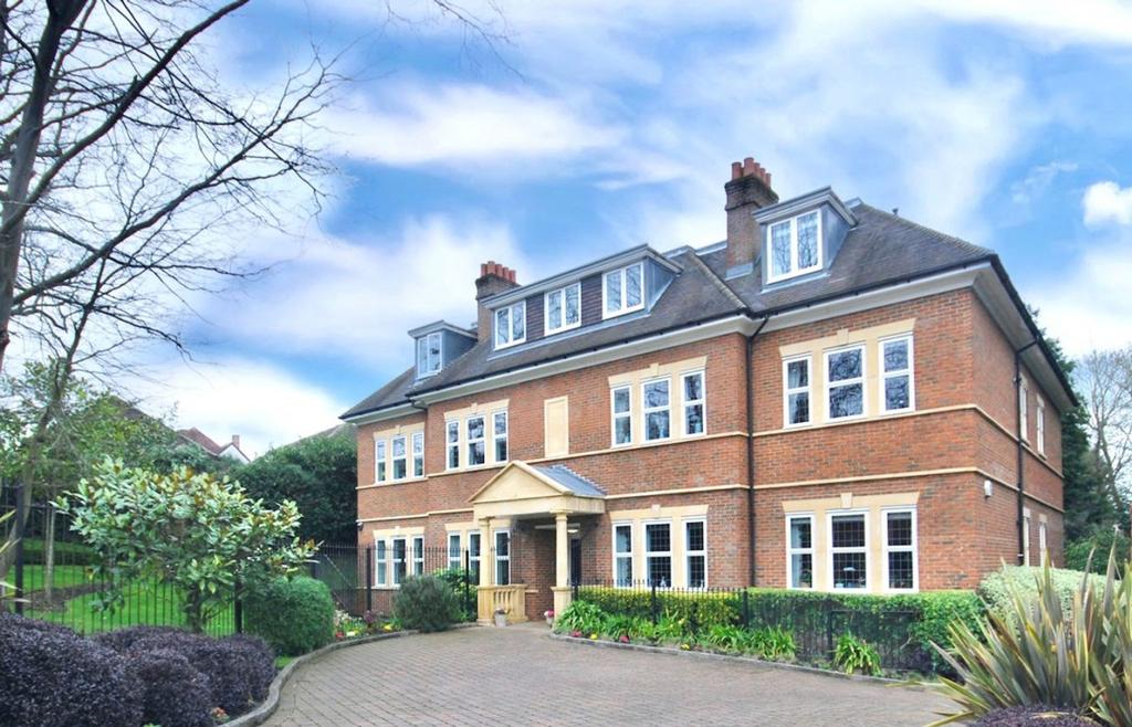 Oak End Way, Argyll Lodge, SL9 3 bed ground floor flat £785,000
