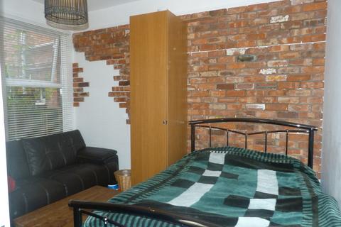 3 bedroom ground floor maisonette for sale, Temple Road, Cricklewood