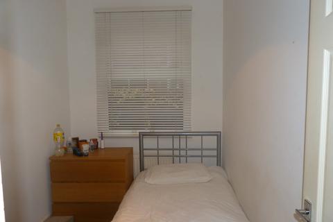 3 bedroom ground floor maisonette for sale, Temple Road, Cricklewood
