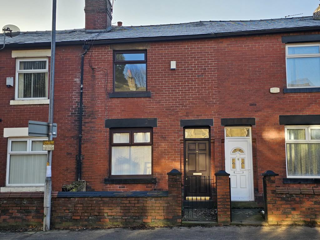 Milnrow Road, Rochdale, OL16 5BQ 2 bed terraced house £130,000