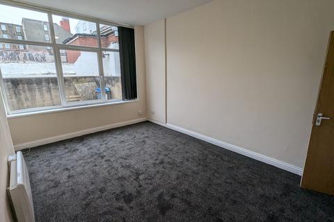 Studio to rent, Holmfield Road, Blackpool