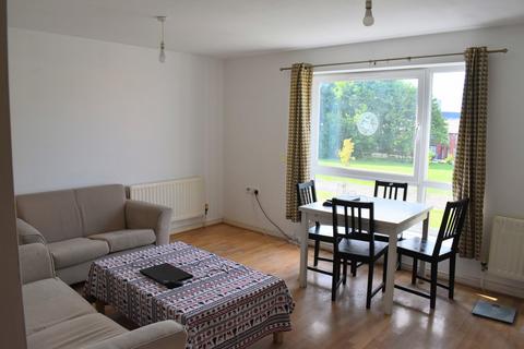 2 bedroom apartment to rent, Stockport Road, Grove Village, Manchester