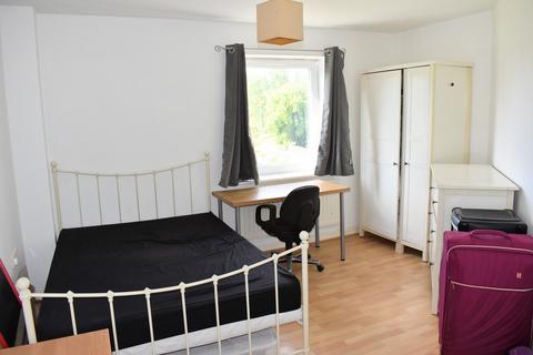 2 bedroom apartment to rent, Stockport Road, Grove Village, Manchester