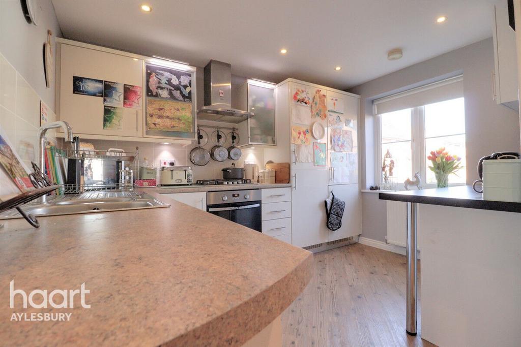 Lawson Way, Aylesbury 3 bed end of terrace house for sale £385,000