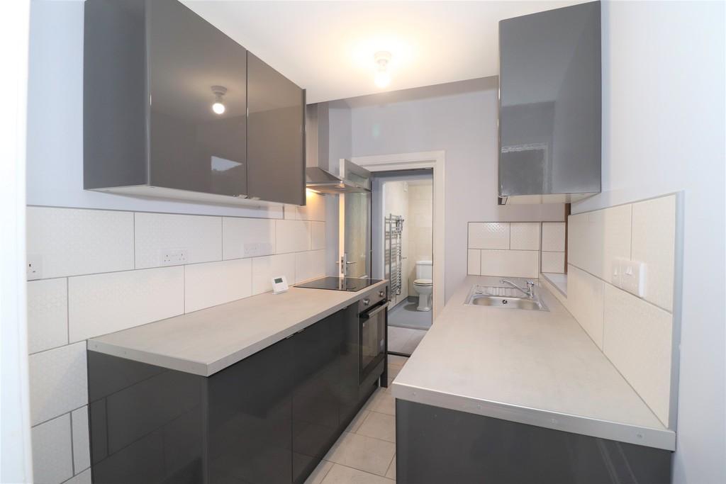 Tomson Avenue, Coventry 3 bed semidetached house £995 pcm (£230 pw)