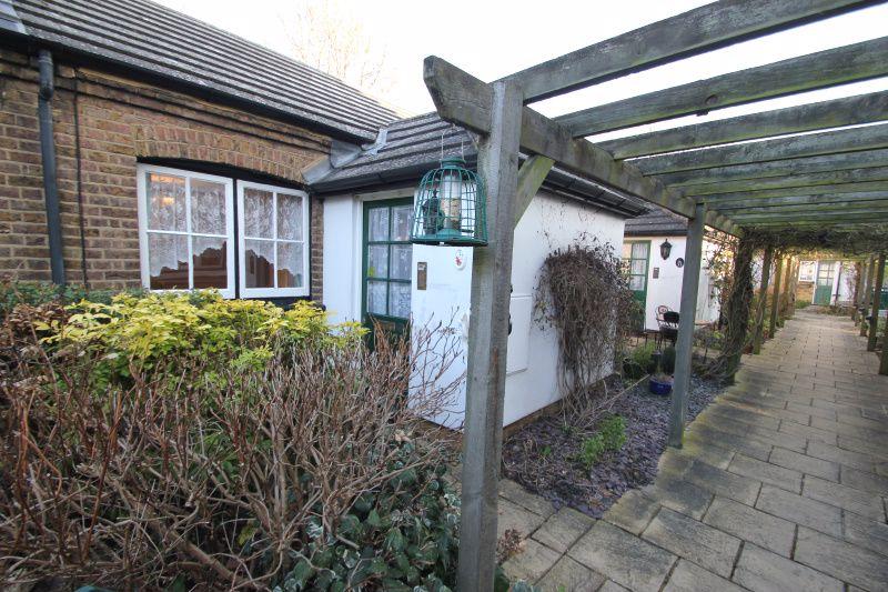 Cambridge Road, SouthendOnSea 1 bed bungalow for sale £165,000