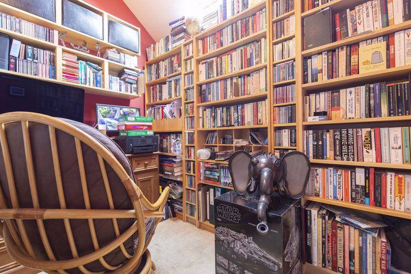 Bedroom 5 / Study