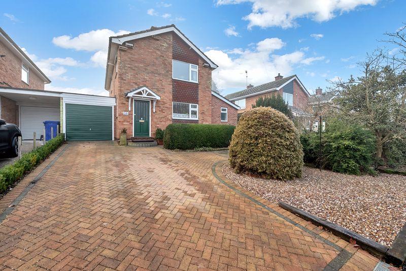Barons Road, Bury St. Edmunds 3 bed link detached house £425,000