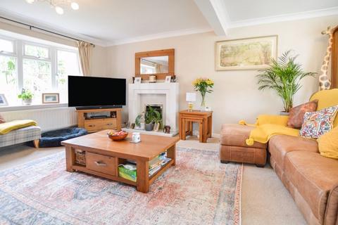 5 Hawthorn Close, Market Deeping, Peterborough, PE6 8LH