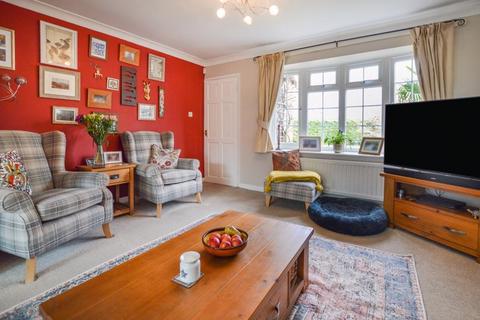 5 Hawthorn Close, Market Deeping, Peterborough, PE6 8LH