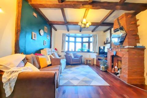32 Pates Manor Drive, Feltham, TW14 8JJ
