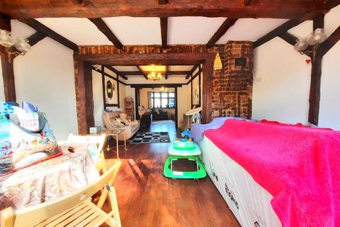 32 Pates Manor Drive, Feltham, TW14 8JJ