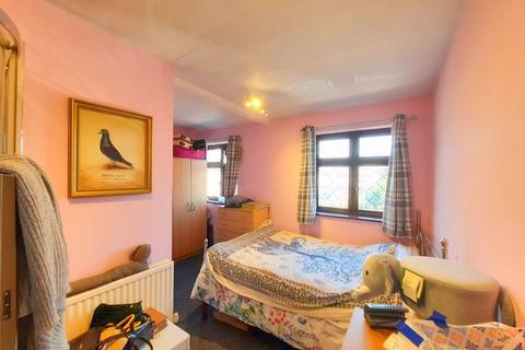 32 Pates Manor Drive, Feltham, TW14 8JJ