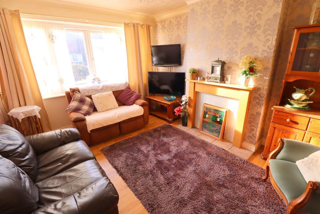 Birchen Grove, Round Green, Luton, Bedfordshire, LU2 7TP 2 bed