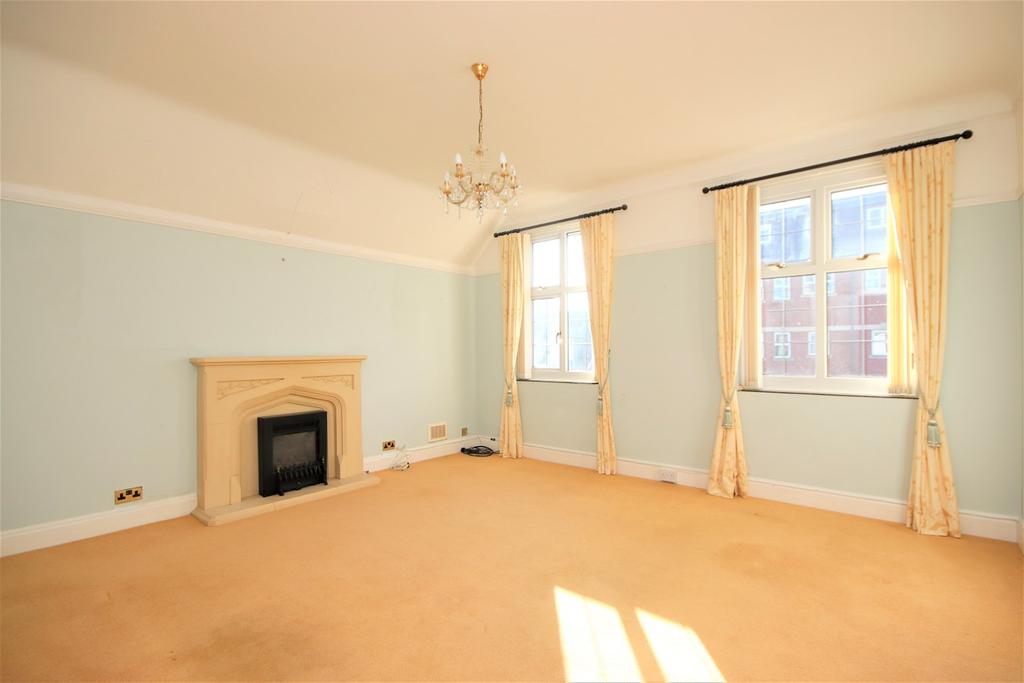 Cantelupe Road, BexhillonSea, TN40 2 bed apartment for sale £245,000