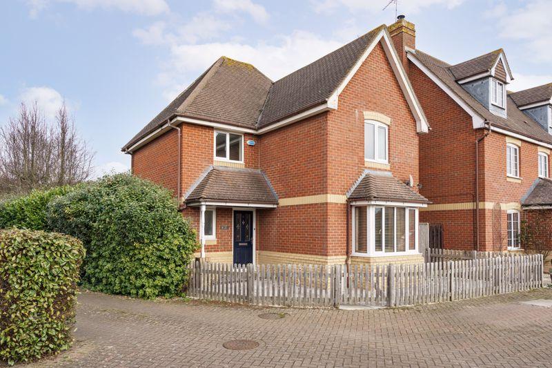Dart Drive, Didcot 3 bed detached house £425,000