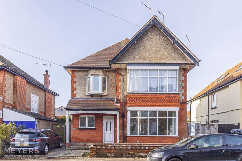 Hayes Avenue, Bournemouth, BH7 4 bed detached house for sale £499,950
