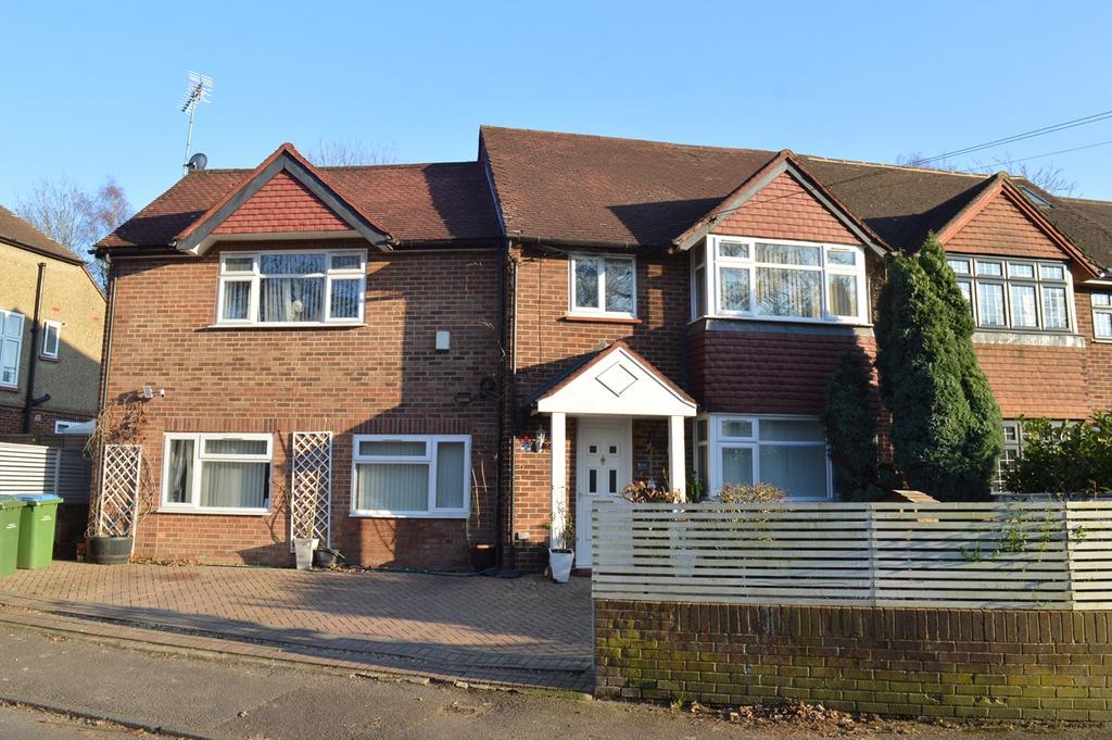 Lonsdale Road, WEYBRIDGE, KT13 4 bed property £3,200 pcm (£738 pw)