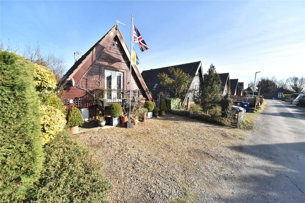 Nightingale, Isleham Marina, Ely, Cambridgeshire, CB7 2 bed bungalow
