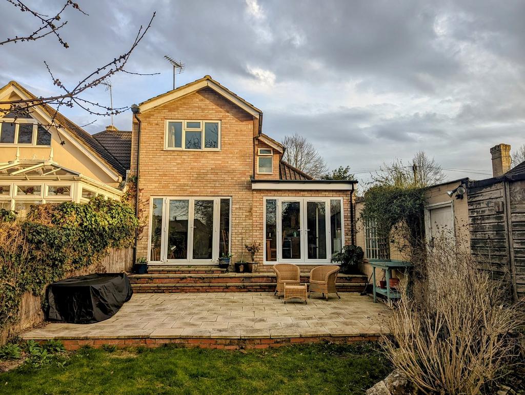 Willian Road, Hitchin, SG4 3 bed semidetached house £600,000