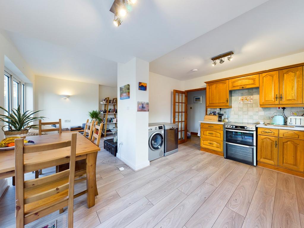 Willian Road, Hitchin, SG4 3 bed semidetached house £600,000