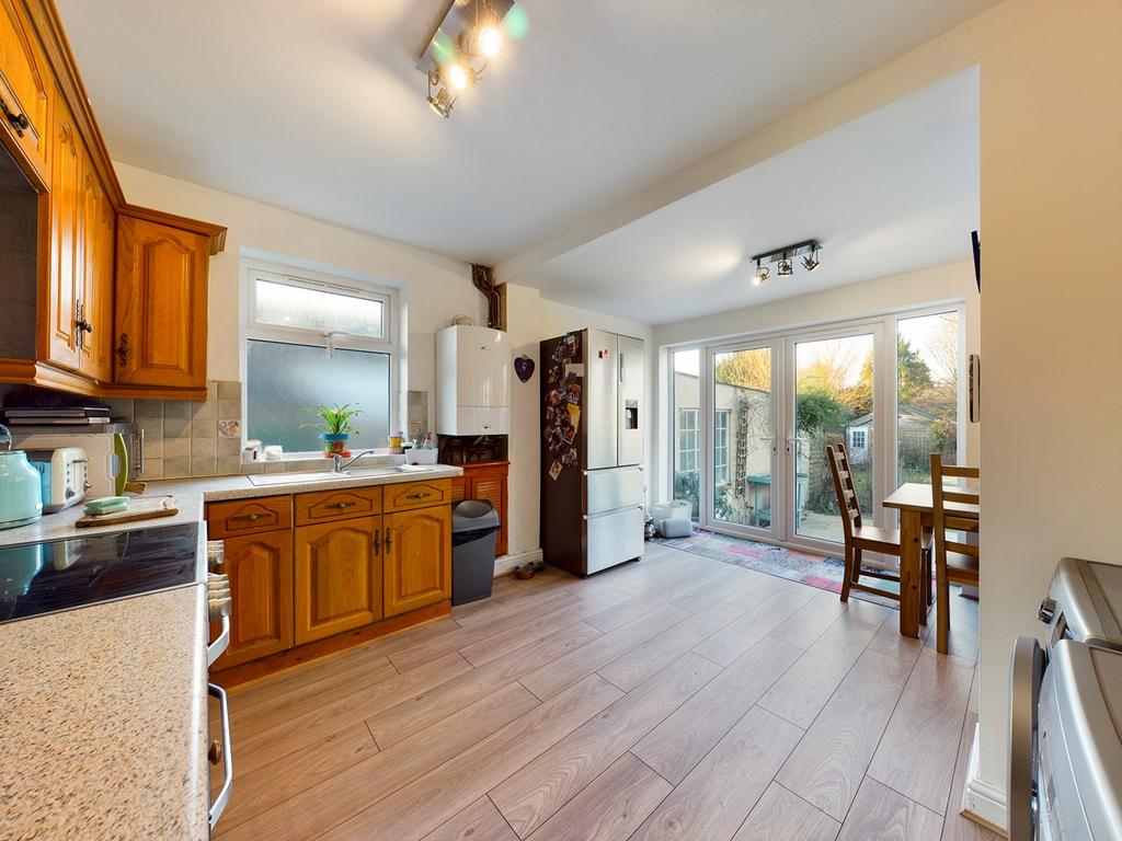 Willian Road, Hitchin, SG4 3 bed semidetached house £600,000