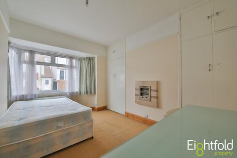 4 bedroom end of terrace house to rent, Carlyle Avenue, Brighton