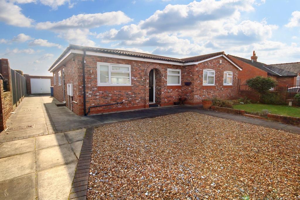 Austral Avenue, Woolston, Warrington... 4 bed detached bungalow £