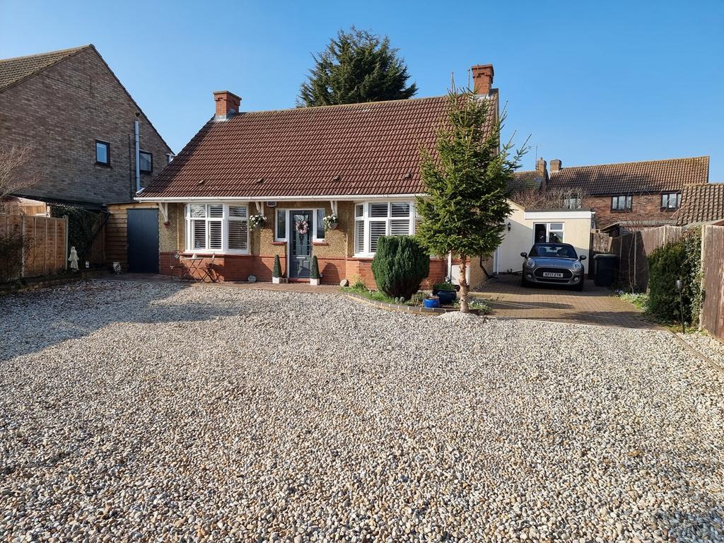 Luton Road, Wilstead, Bedford, MK45 4 bed bungalow for sale £450,000
