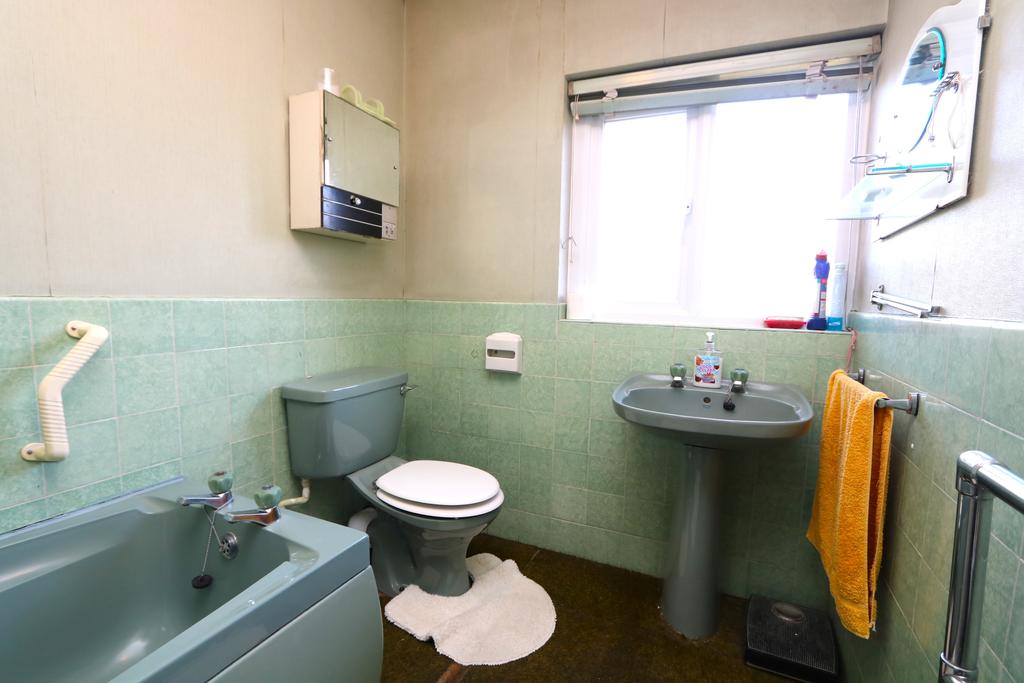Bathroom T202302151007.jpg