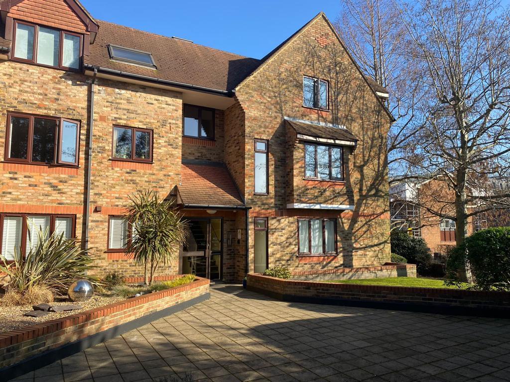 The Oaks, Ruislip HA4 1 bed flat £1,395 pcm (£322 pw)