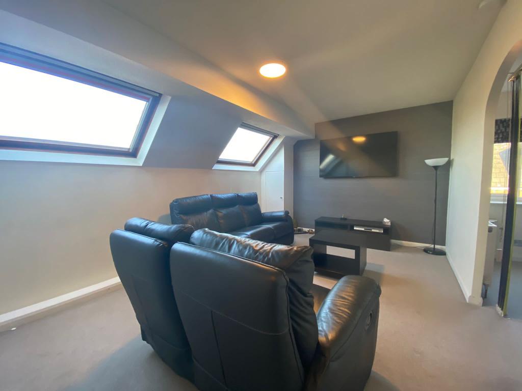 The Oaks, Ruislip HA4 1 bed flat £1,395 pcm (£322 pw)