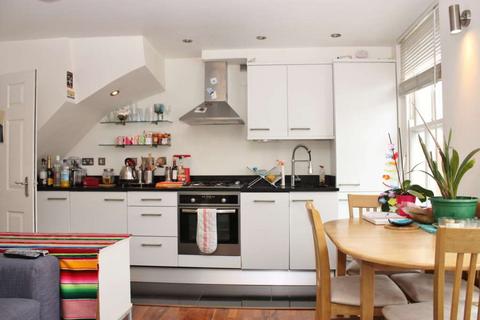 2 bedroom flat to rent, Walberswick Street, London