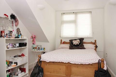 2 bedroom flat to rent, Walberswick Street, London