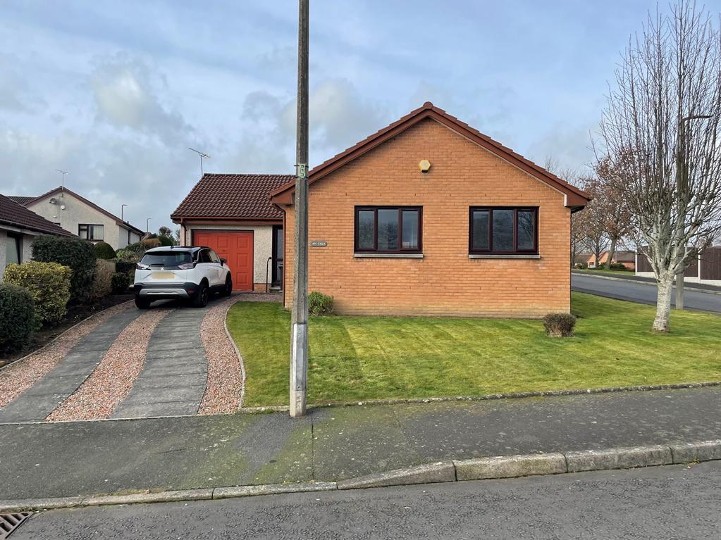 2 Yarrow Drive, Dumfries, DG2 9HL 2 bed detached bungalow £180,000