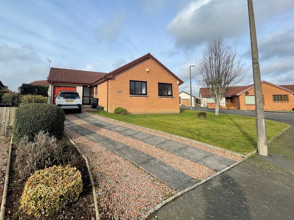 2 Yarrow Drive, Dumfries, DG2 9HL 2 bed detached bungalow £180,000