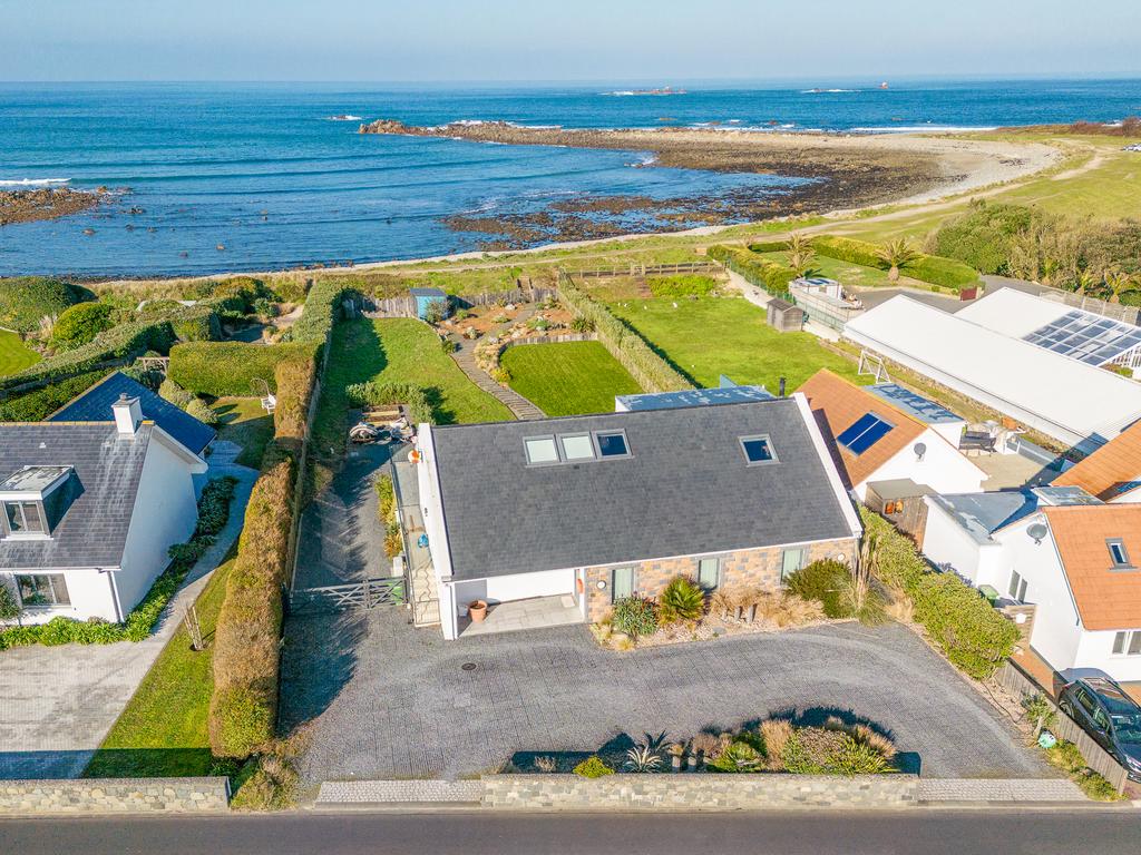 Route De Portinfer, Vale, Guernsey 4 bed detached house for sale £