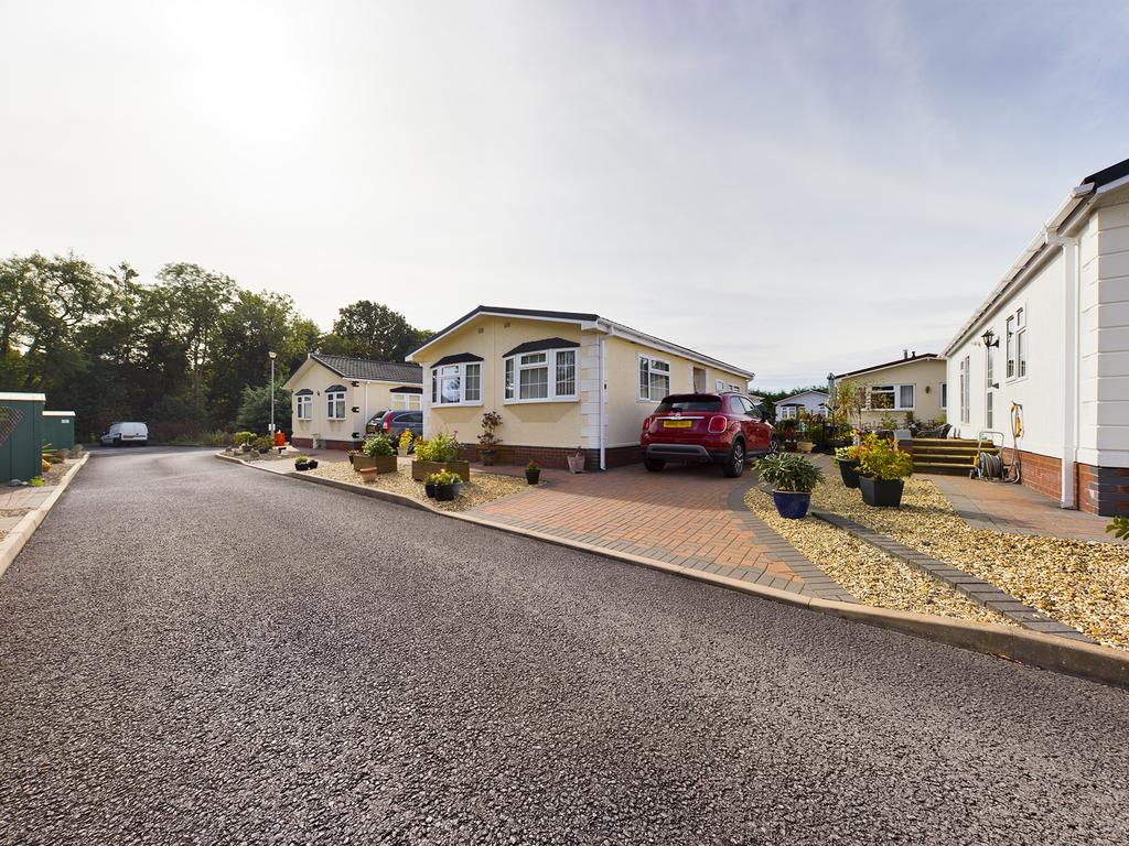 Willows Park Homes, Cleobury Road, Far Forest, DY14 9EB 3 bed park home