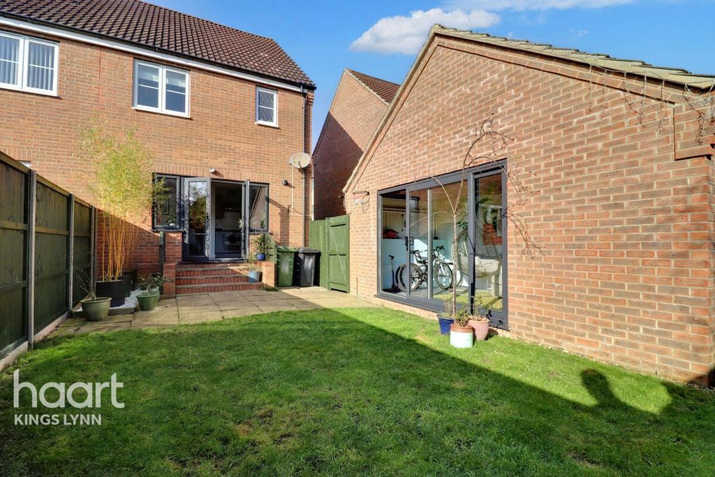 Dairy Way, King's Lynn 3 bed semidetached house £250,000