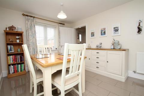 22 Burrow Drive, Rothley, Leicester, LE7 7RZ